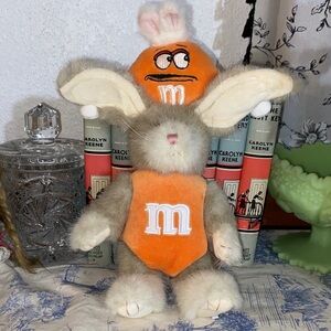 Vintage Boyd’s Easter orange M&M, plush rabbit bunny, like new with original